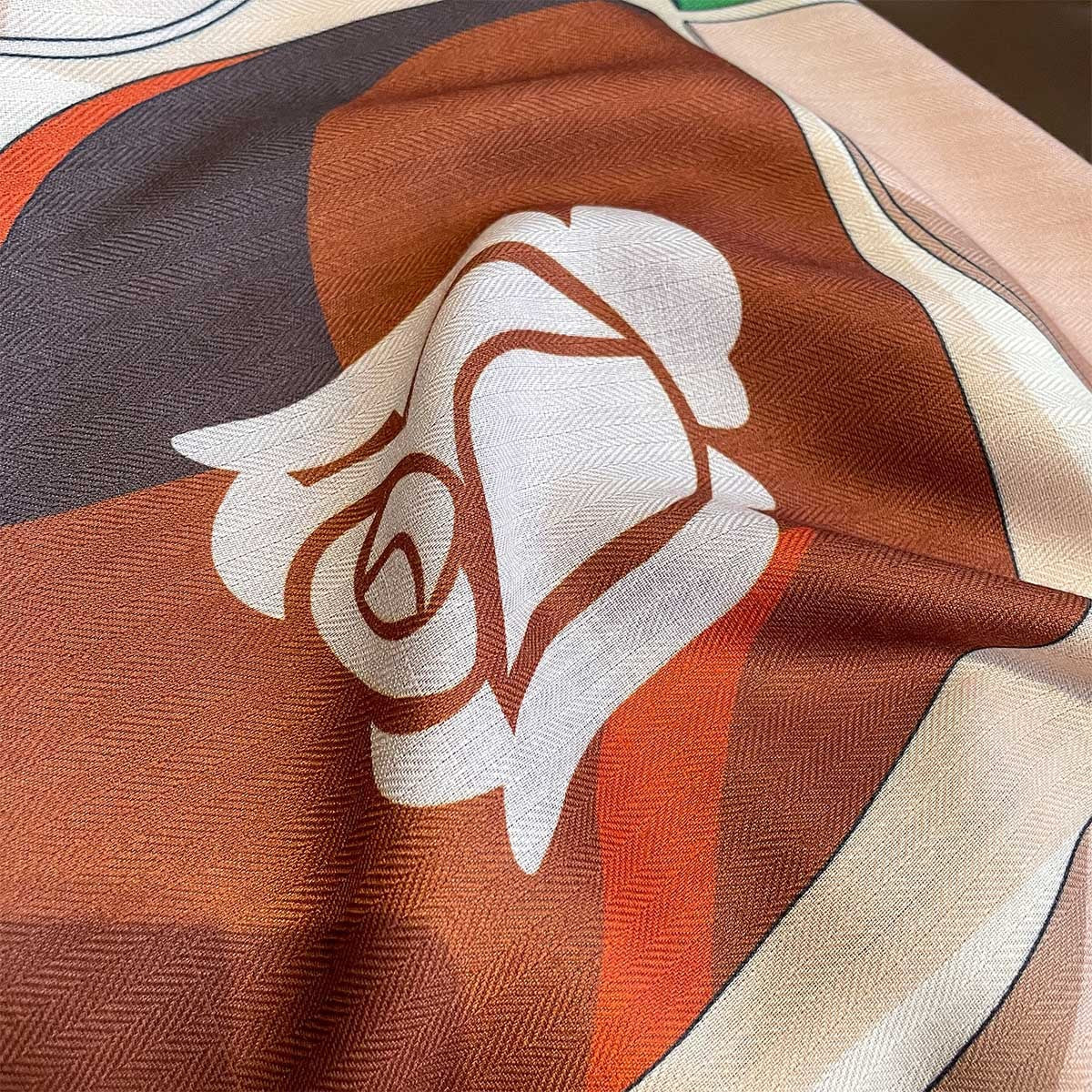 Dual-Sided Color Contrast Square Scarf – Stylish & Versatile Large Kerchief (90x90cm)