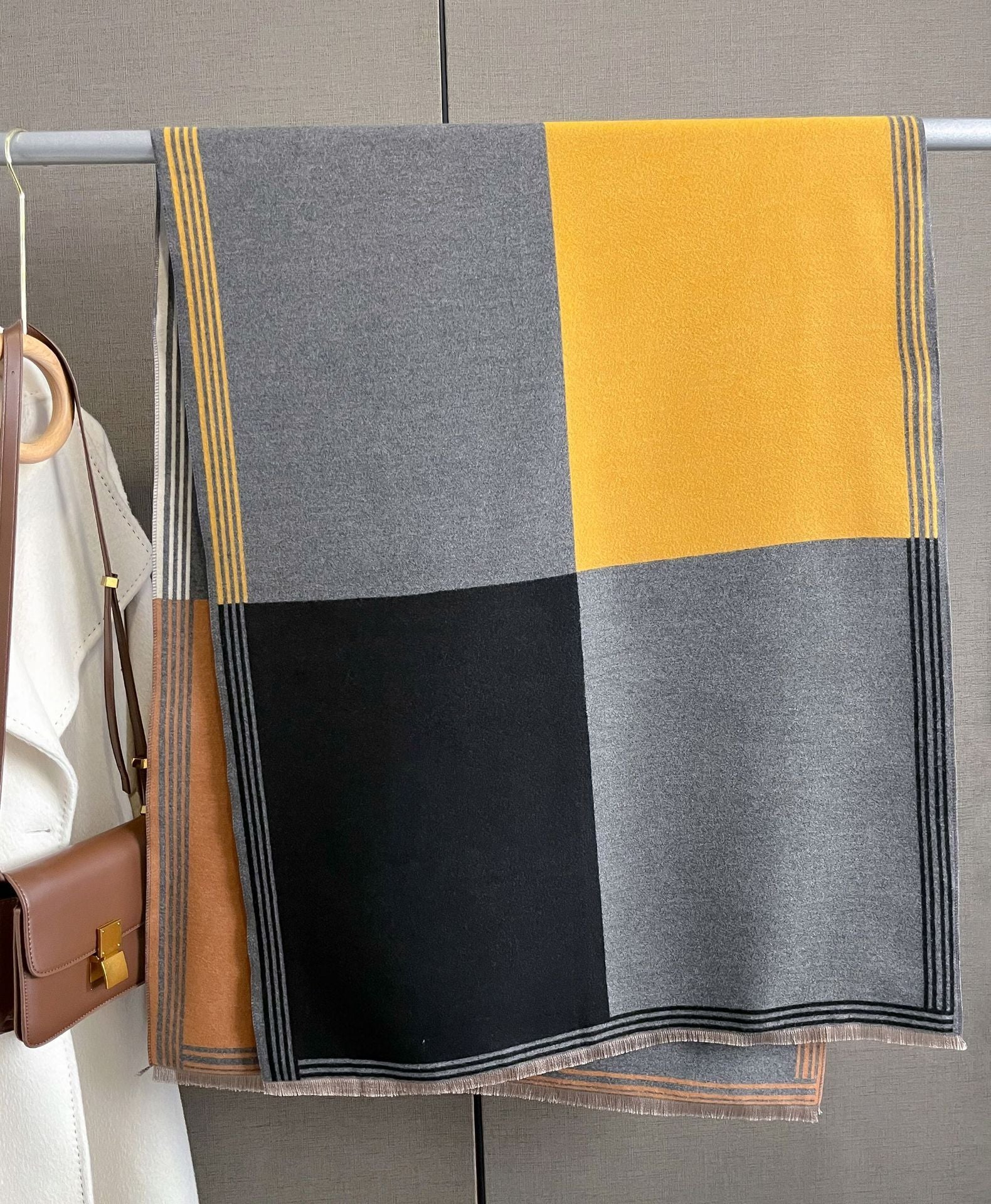 Color Matching Fashion Cashmere-Feel Scarf – Thickened Winter Warmth for Women