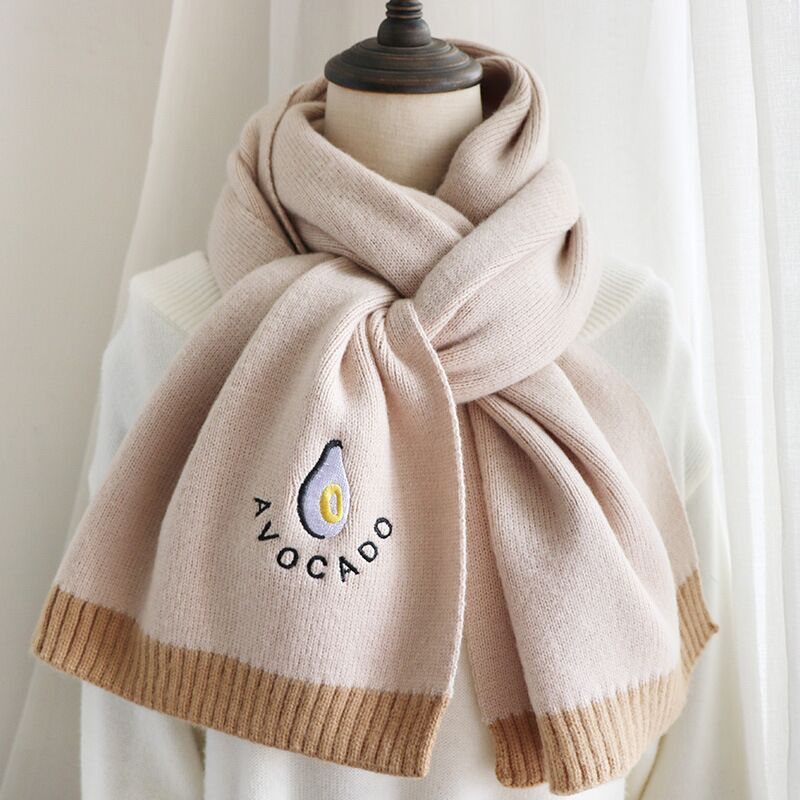 Knitted Japanese-Style Scarf – Autumn & Winter