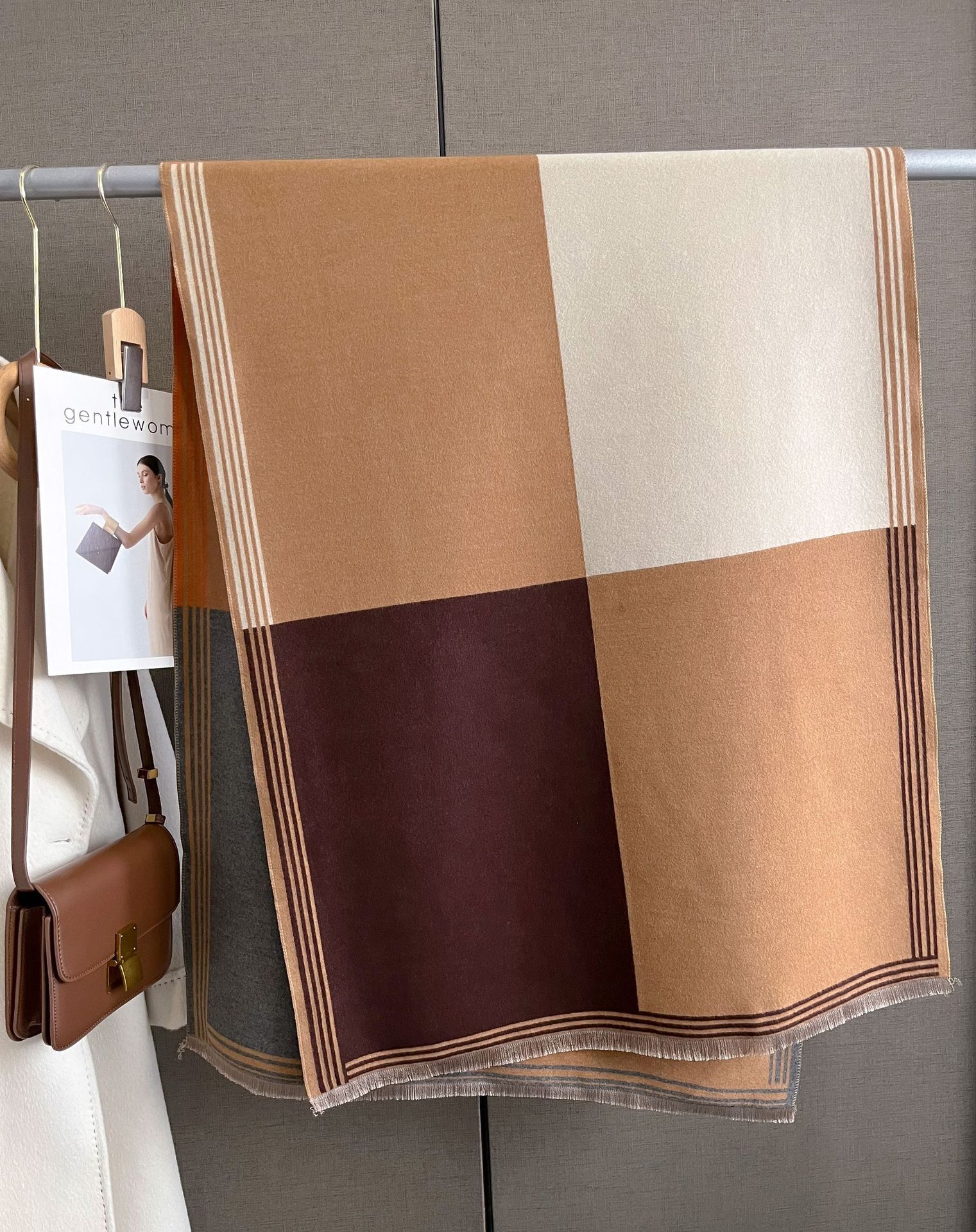 Color Matching Fashion Cashmere-Feel Scarf – Thickened Winter Warmth for Women