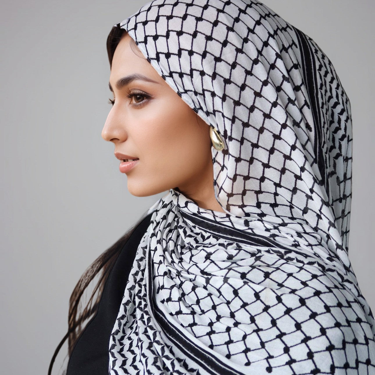 Lightweight Chiffon Plaid Scarf – Arabic-Style Printed Shawl (70x180cm)