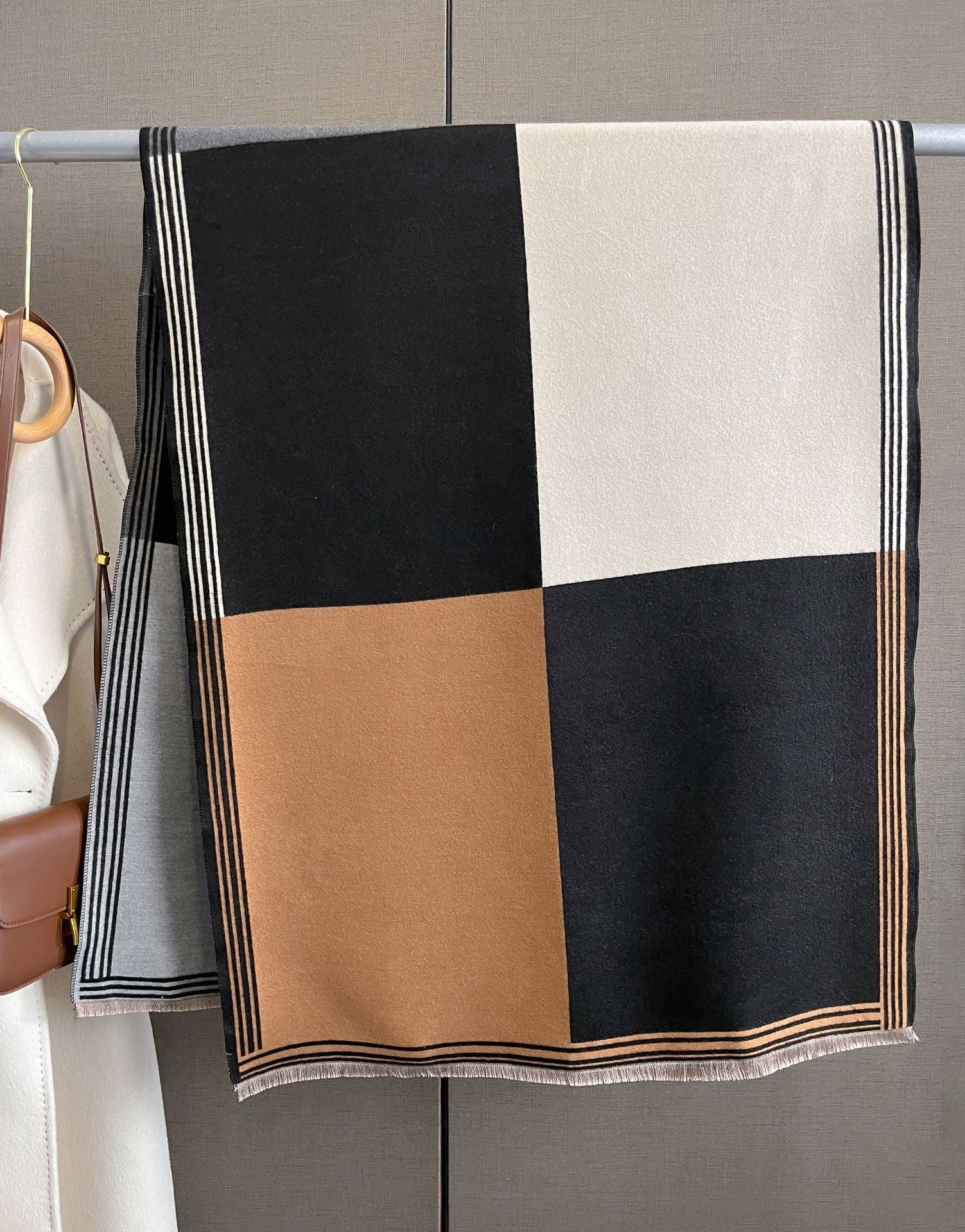 Color Matching Fashion Cashmere-Feel Scarf – Thickened Winter Warmth for Women